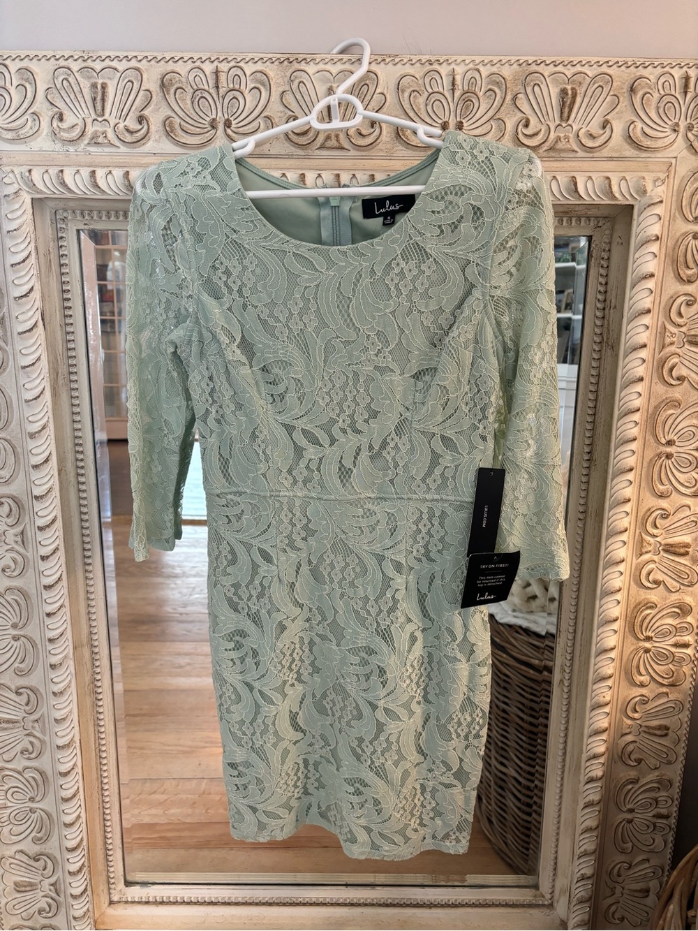 Lulu's Lace Sheath Dress in light Sage /mint Green, small